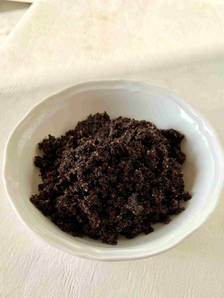 DIY coffee scrub in a bowl