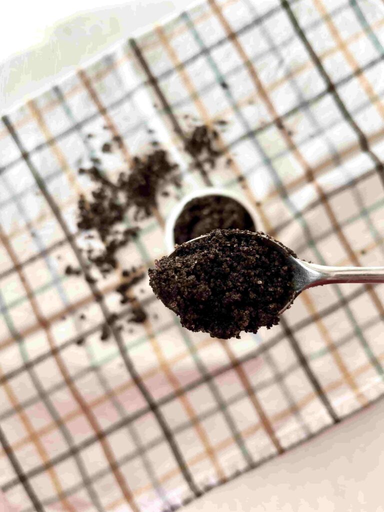 DIY coffee scrub: easy & natural recipe